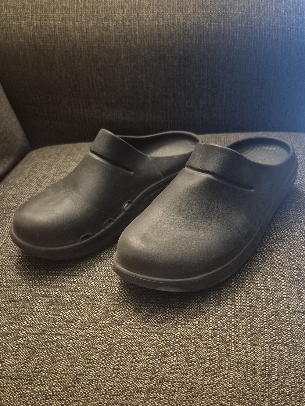 Oofos OOcloog Recovery Clogs Size 10 Women's, 8 Men's